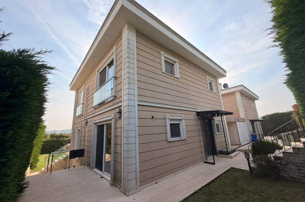 Zekeriyaköy'de Site İçinde, Önü Açık 4+2 Kiralık Villa