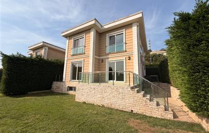 Zekeriyaköy'de Site İçinde, Önü Açık 4+2 Kiralık Villa
