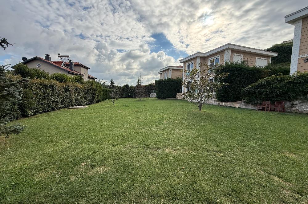 Zekeriyaköy'de Site İçinde, Önü Açık 4+2 Kiralık Villa