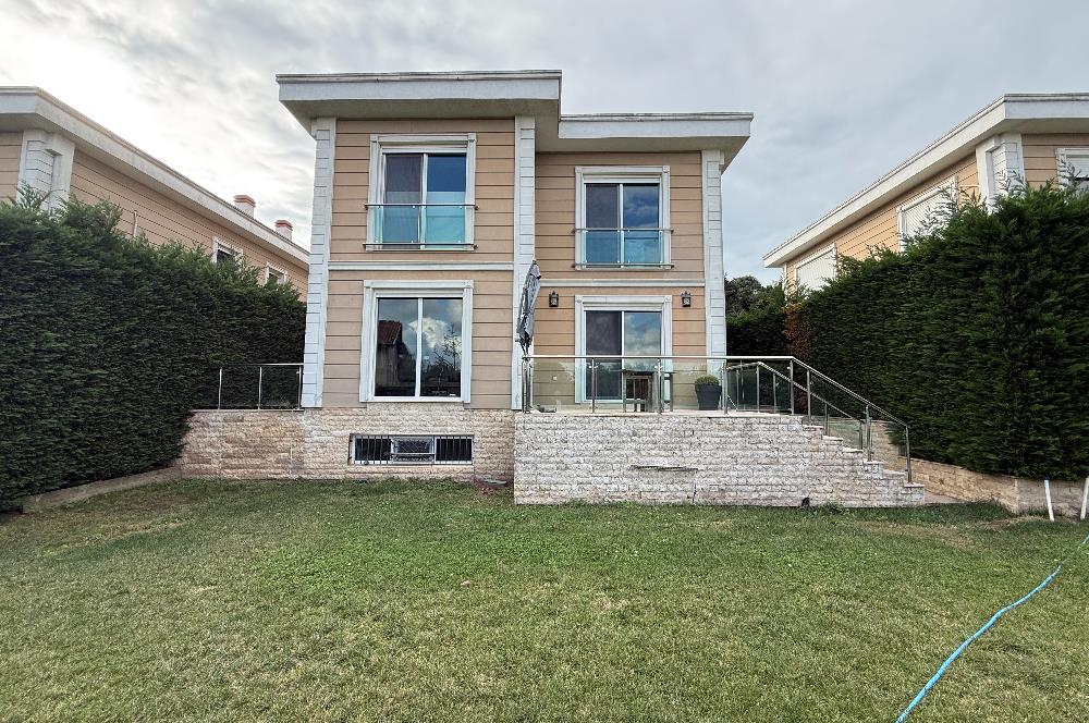 Zekeriyaköy'de Site İçinde, Önü Açık 4+2 Kiralık Villa