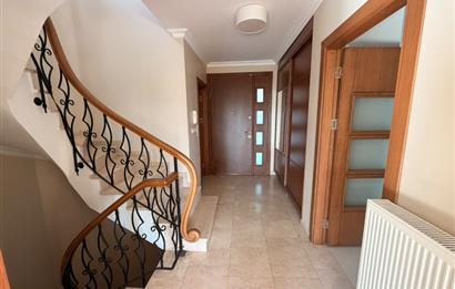 Zekeriyaköy'de Site İçinde, Önü Açık 4+2 Kiralık Villa