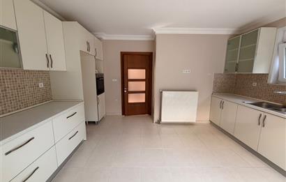 Zekeriyaköy'de Site İçinde, Önü Açık 4+2 Kiralık Villa