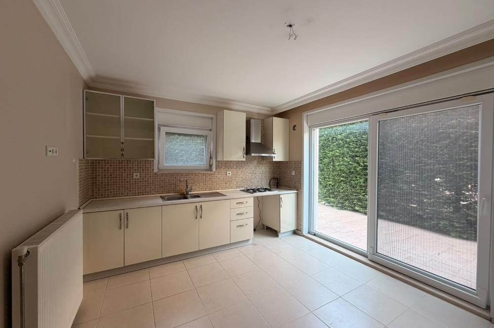 Zekeriyaköy'de Site İçinde, Önü Açık 4+2 Kiralık Villa