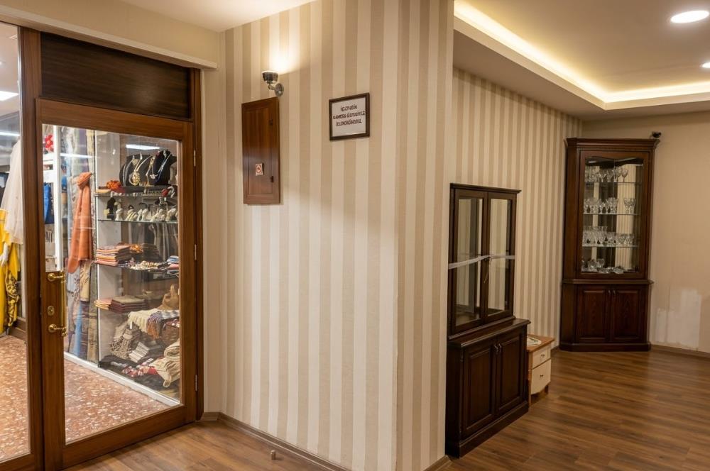 Tunalı Hilmi Caddesi Kuğulu Pasajı’nda Kiralık Köşe Dükkân!