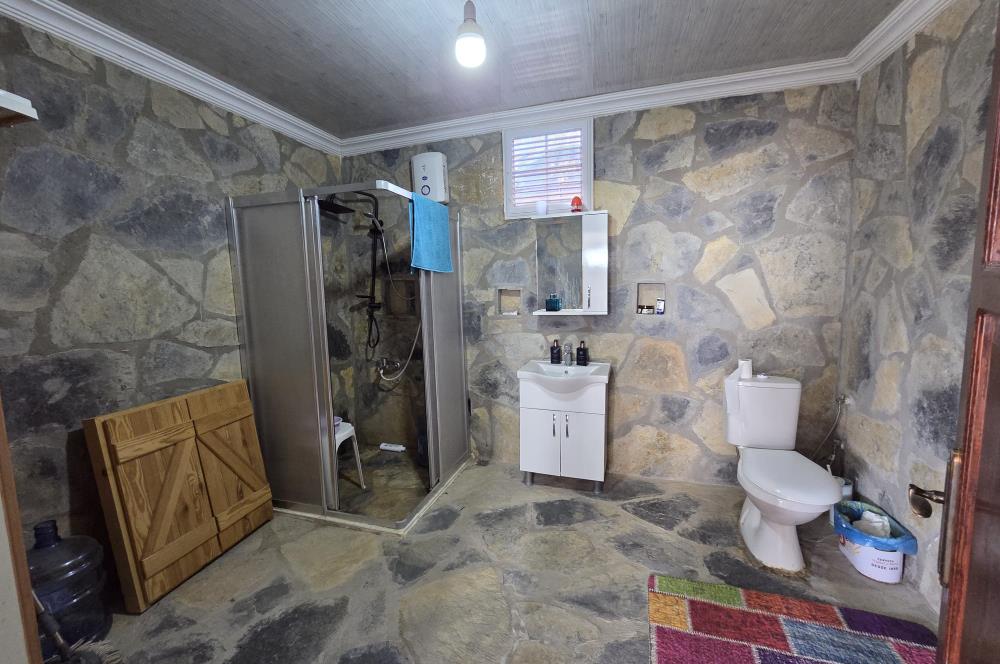 Mumcular Gökyer yıllık  kiralık 1698 m2 tarla ve icerisinde 1+1 esyalı müstakil ev