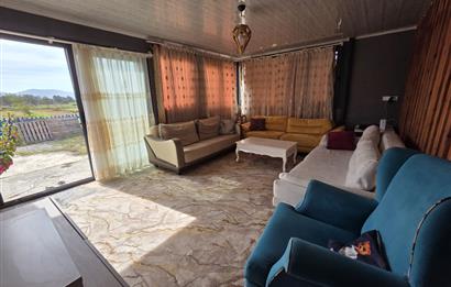 Mumcular Gökyer yıllık  kiralık 1698 m2 tarla ve icerisinde 1+1 esyalı müstakil ev
