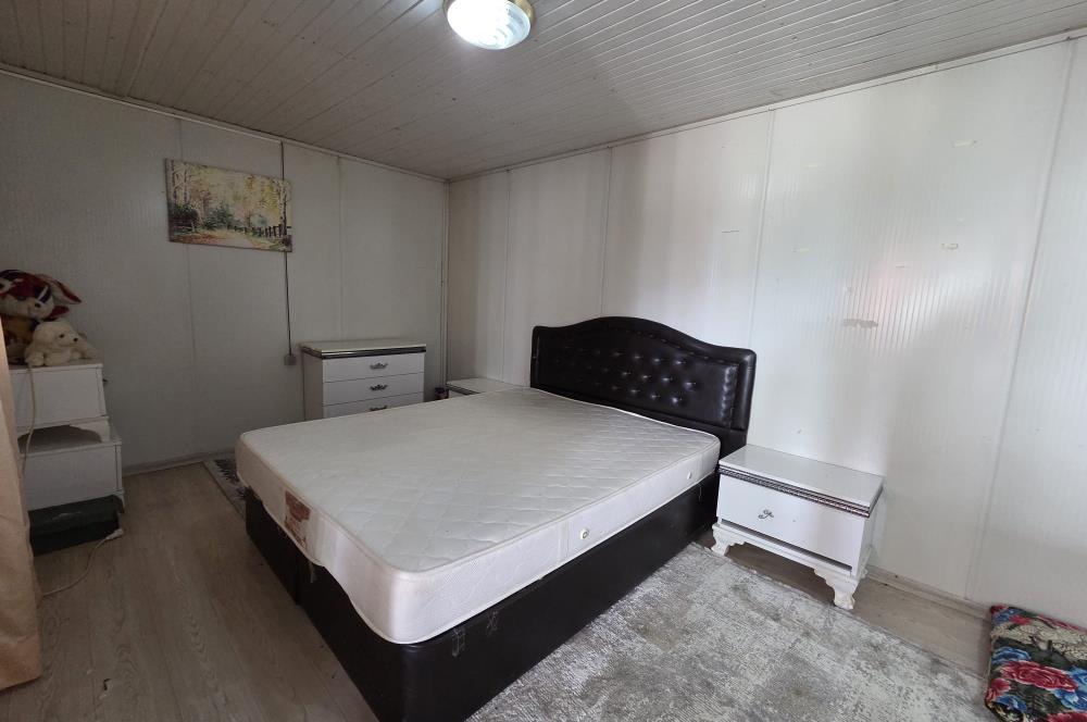 Mumcular Gökyer yıllık  kiralık 1698 m2 tarla ve icerisinde 1+1 esyalı müstakil ev