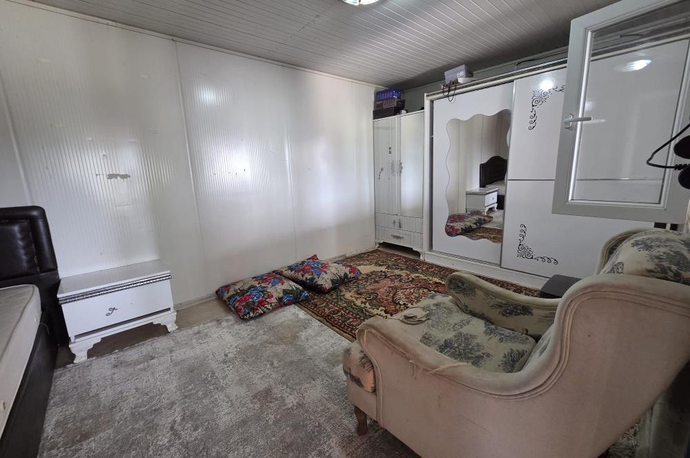 Mumcular Gökyer yıllık  kiralık 1698 m2 tarla ve icerisinde 1+1 esyalı müstakil ev