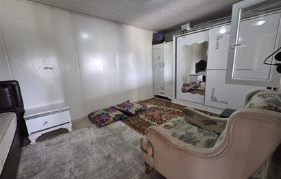 Mumcular Gökyer yıllık  kiralık 1698 m2 tarla ve icerisinde 1+1 esyalı müstakil ev