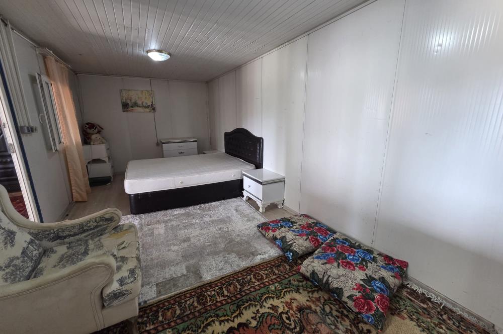 Mumcular Gökyer yıllık  kiralık 1698 m2 tarla ve icerisinde 1+1 esyalı müstakil ev
