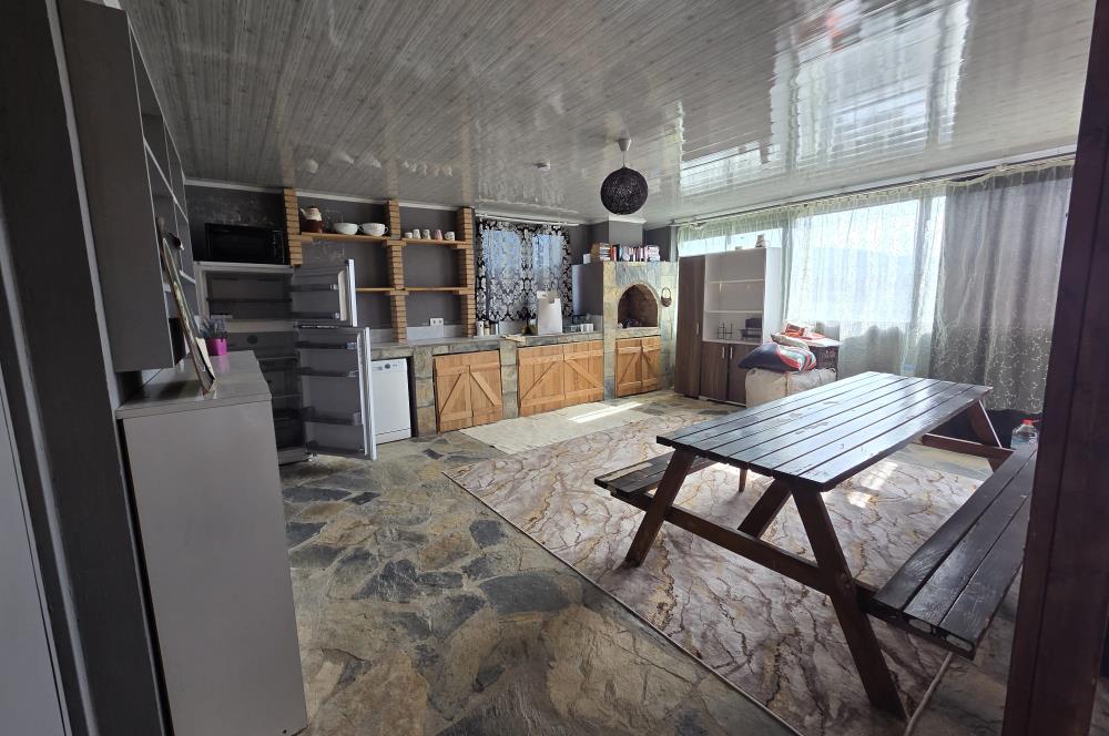 Mumcular Gökyer yıllık  kiralık 1698 m2 tarla ve icerisinde 1+1 esyalı müstakil ev