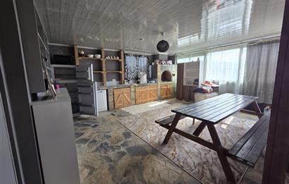 Mumcular Gökyer yıllık  kiralık 1698 m2 tarla ve icerisinde 1+1 esyalı müstakil ev