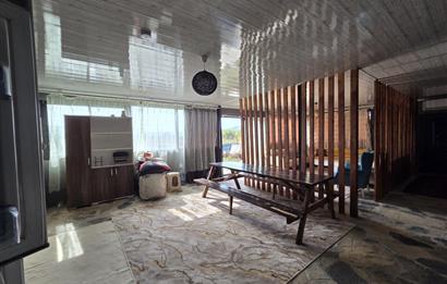Mumcular Gökyer yıllık  kiralık 1698 m2 tarla ve icerisinde 1+1 esyalı müstakil ev