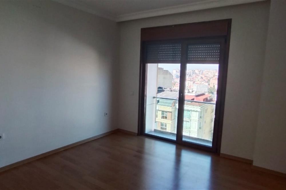 Kartal Marmaray'a, Sahile yürüme mesafeli Kiralık 4+1 Daire