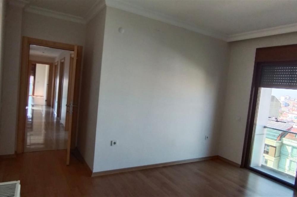 Kartal Marmaray'a, Sahile yürüme mesafeli Kiralık 4+1 Daire