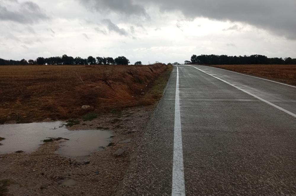 Tekirdağ Saray'da Küçükyoncalı Yolu Üzerinde Yola Cepheli Tarla