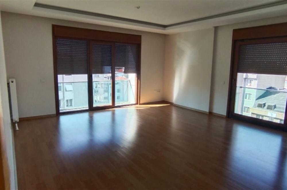 Kartal Marmaray'a, Sahile yürüme mesafeli Kiralık 4+1 Daire