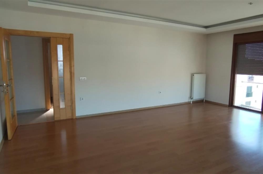 Kartal Marmaray'a, Sahile yürüme mesafeli Kiralık 4+1 Daire