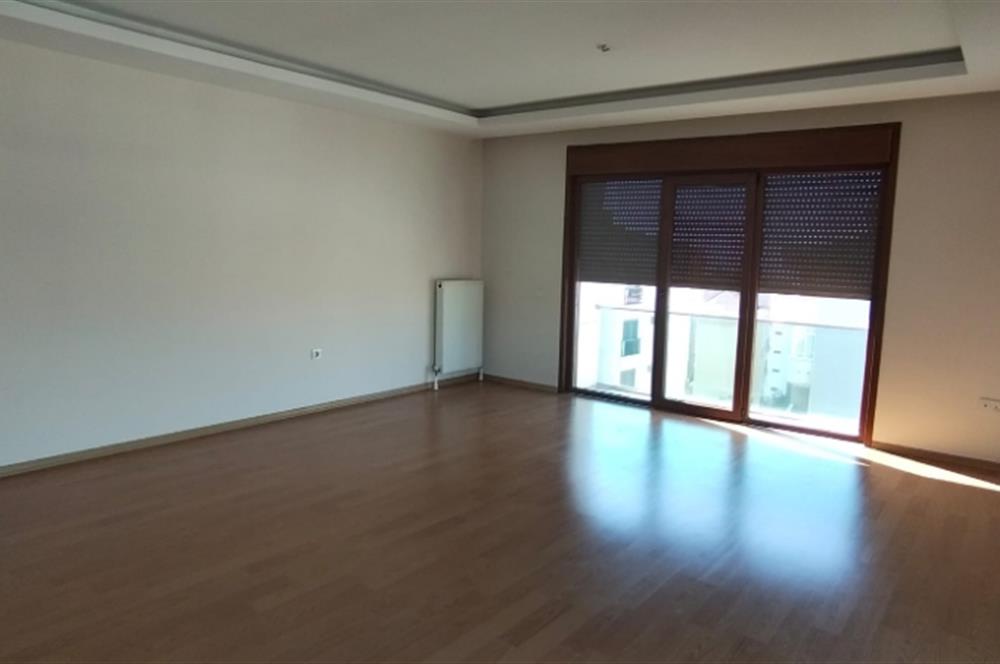 Kartal Marmaray'a, Sahile yürüme mesafeli Kiralık 4+1 Daire