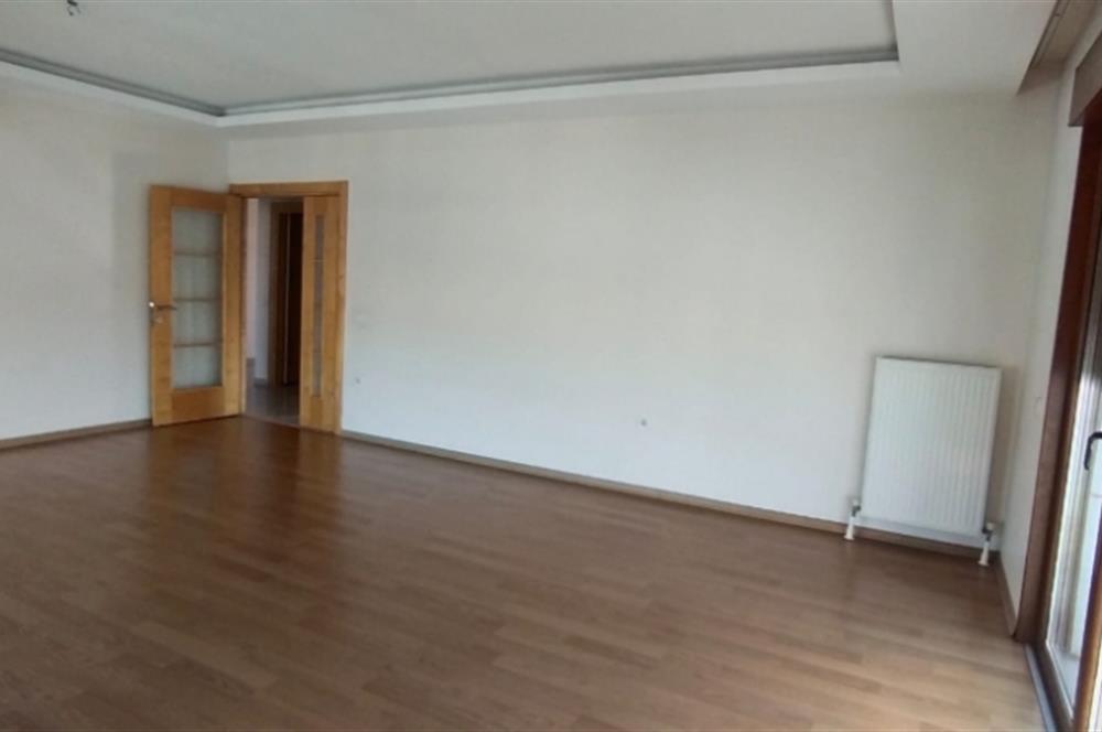 Kartal Marmaray'a, Sahile yürüme mesafeli Kiralık 4+1 Daire
