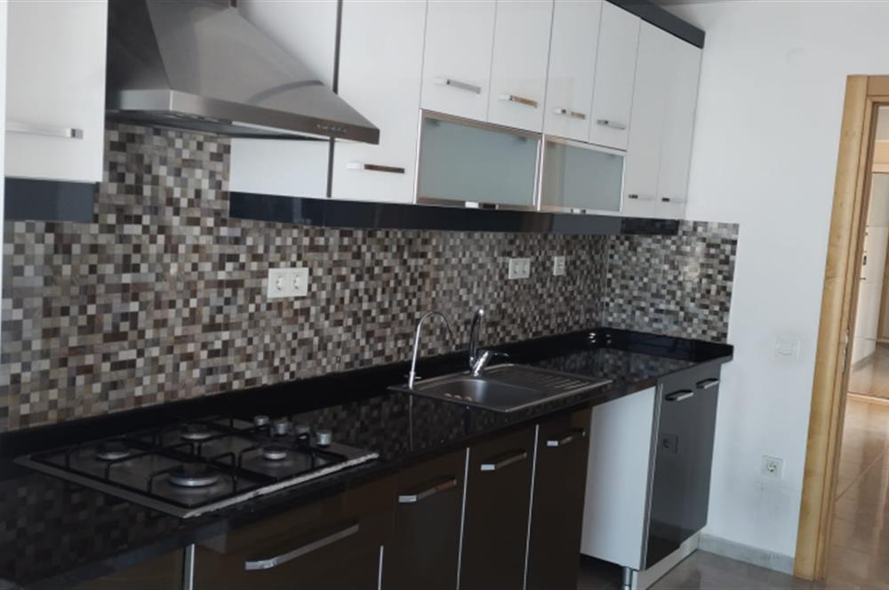Kartal Marmaray'a, Sahile yürüme mesafeli Kiralık 4+1 Daire