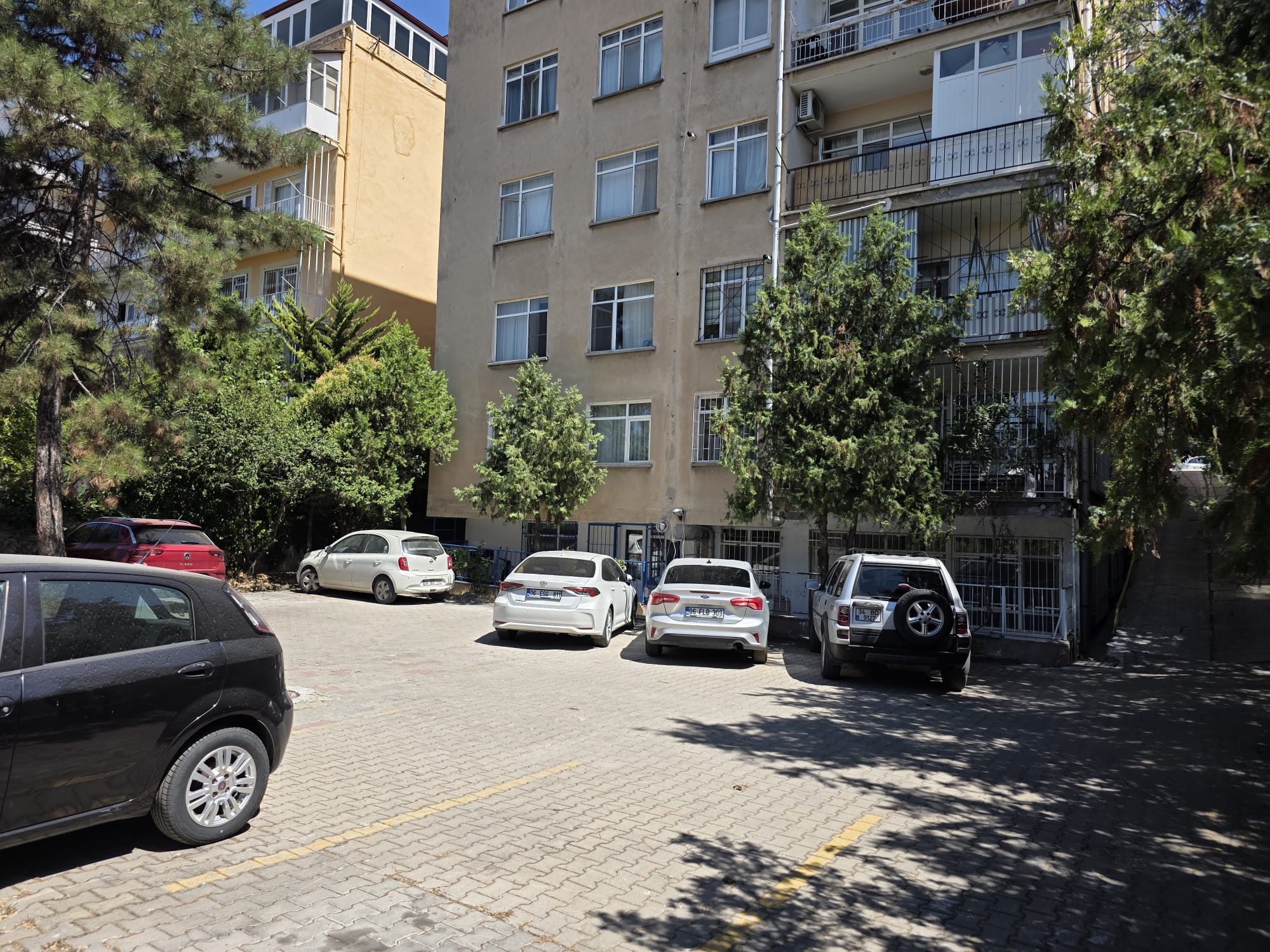 AYRANCI'NIN MERKEZİNDE HOŞDERE CADDESİNDE 2+1 KİRALIK DAİRE