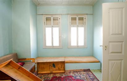 C21 Cius; Tarihi Celal Bayar Evi'ne Komşu Avlulu Ev