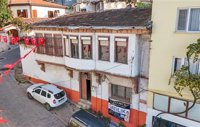 C21 Cius; Tarihi Celal Bayar Evi'ne Komşu Avlulu Ev