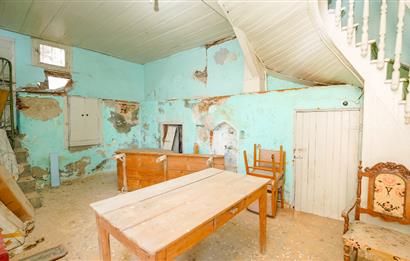 C21 Cius; Tarihi Celal Bayar Evi'ne Komşu Avlulu Ev