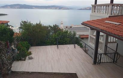 Kıyıkışlacık'da Gülüm Kıyı Sitesinde Denize Nazır Satılık Villa