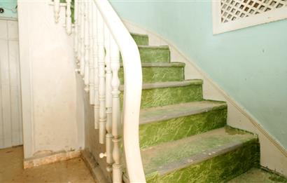 C21 Cius; Tarihi Celal Bayar Evi'ne Komşu Avlulu Ev