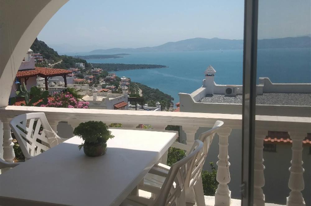 Kıyıkışlacık'da Gülüm Kıyı Sitesinde Denize Nazır Satılık Villa