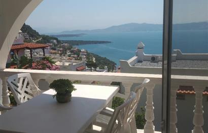Kıyıkışlacık'da Gülüm Kıyı Sitesinde Denize Nazır Satılık Villa