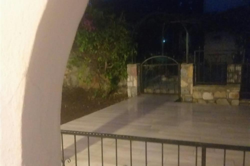Kıyıkışlacık'da Gülüm Kıyı Sitesinde Denize Nazır Satılık Villa