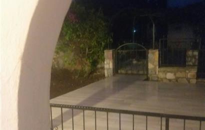Kıyıkışlacık'da Gülüm Kıyı Sitesinde Denize Nazır Satılık Villa