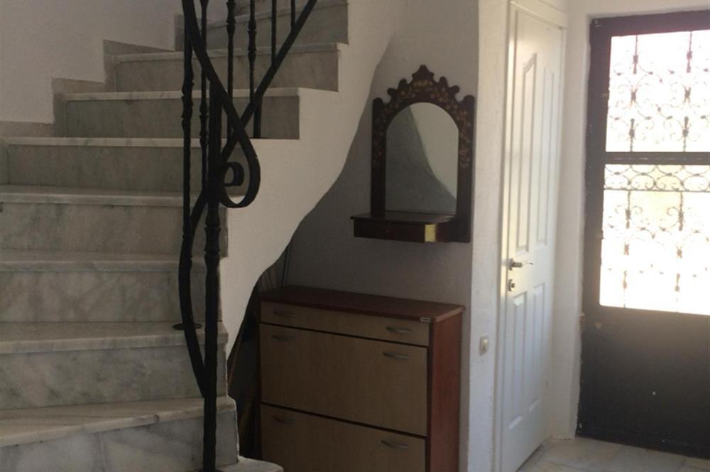 Kıyıkışlacık'da Gülüm Kıyı Sitesinde Denize Nazır Satılık Villa