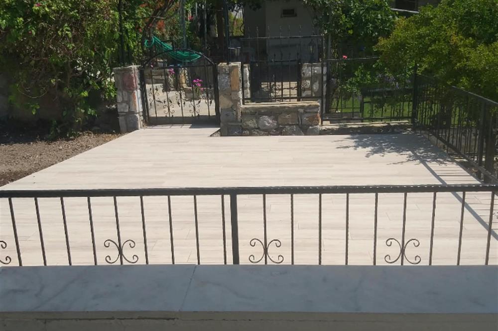 Kıyıkışlacık'da Gülüm Kıyı Sitesinde Denize Nazır Satılık Villa