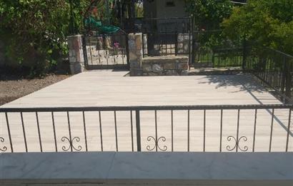Kıyıkışlacık'da Gülüm Kıyı Sitesinde Denize Nazır Satılık Villa