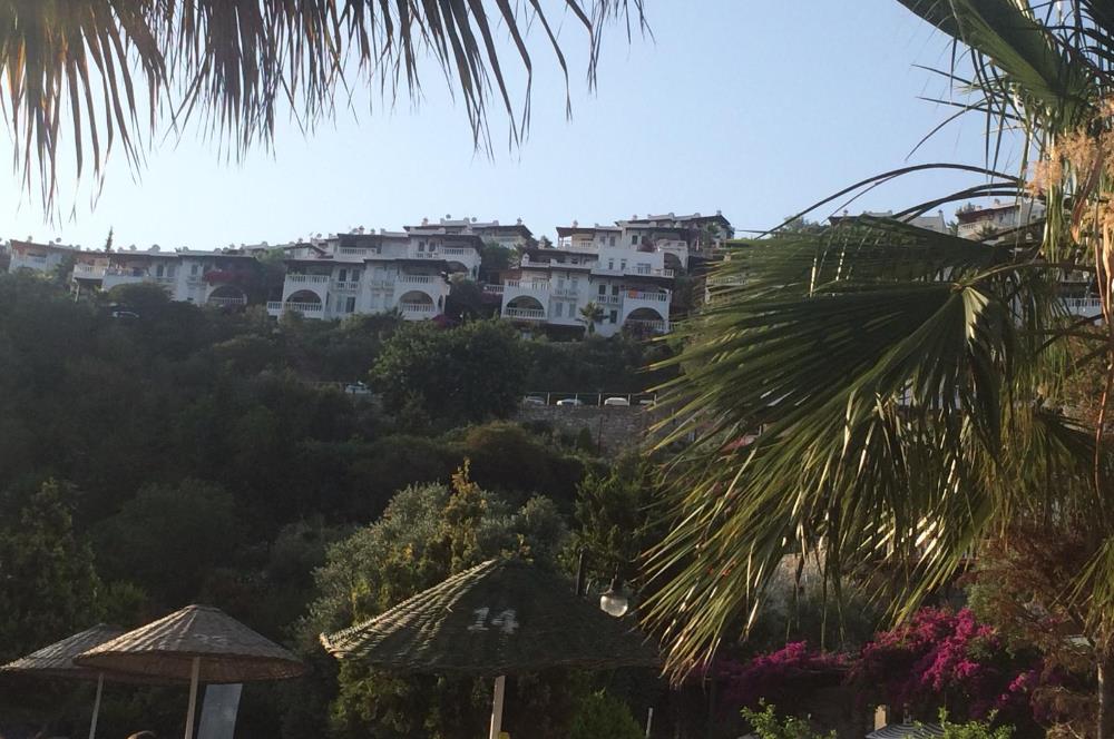 Kıyıkışlacık'da Gülüm Kıyı Sitesinde Denize Nazır Satılık Villa