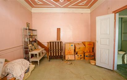 C21 Cius; Tarihi Celal Bayar Evi'ne Komşu Avlulu Ev