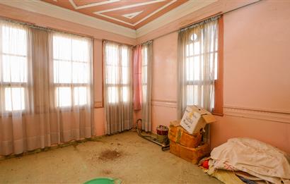 C21 Cius; Tarihi Celal Bayar Evi'ne Komşu Avlulu Ev