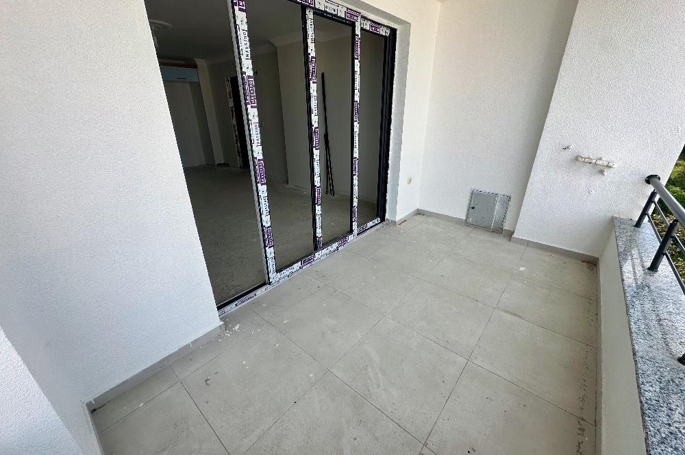 C21 UZMAN'dan YOMRA SİTE İÇİNDE DENİZ MANZARALI 1+1