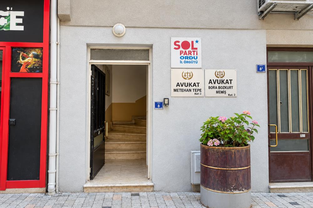 CENTURY 21'DEN SIRRIPAŞA'DA 85 M² KİRALIK 1. KAT 1+1 BÜRO / OFİS