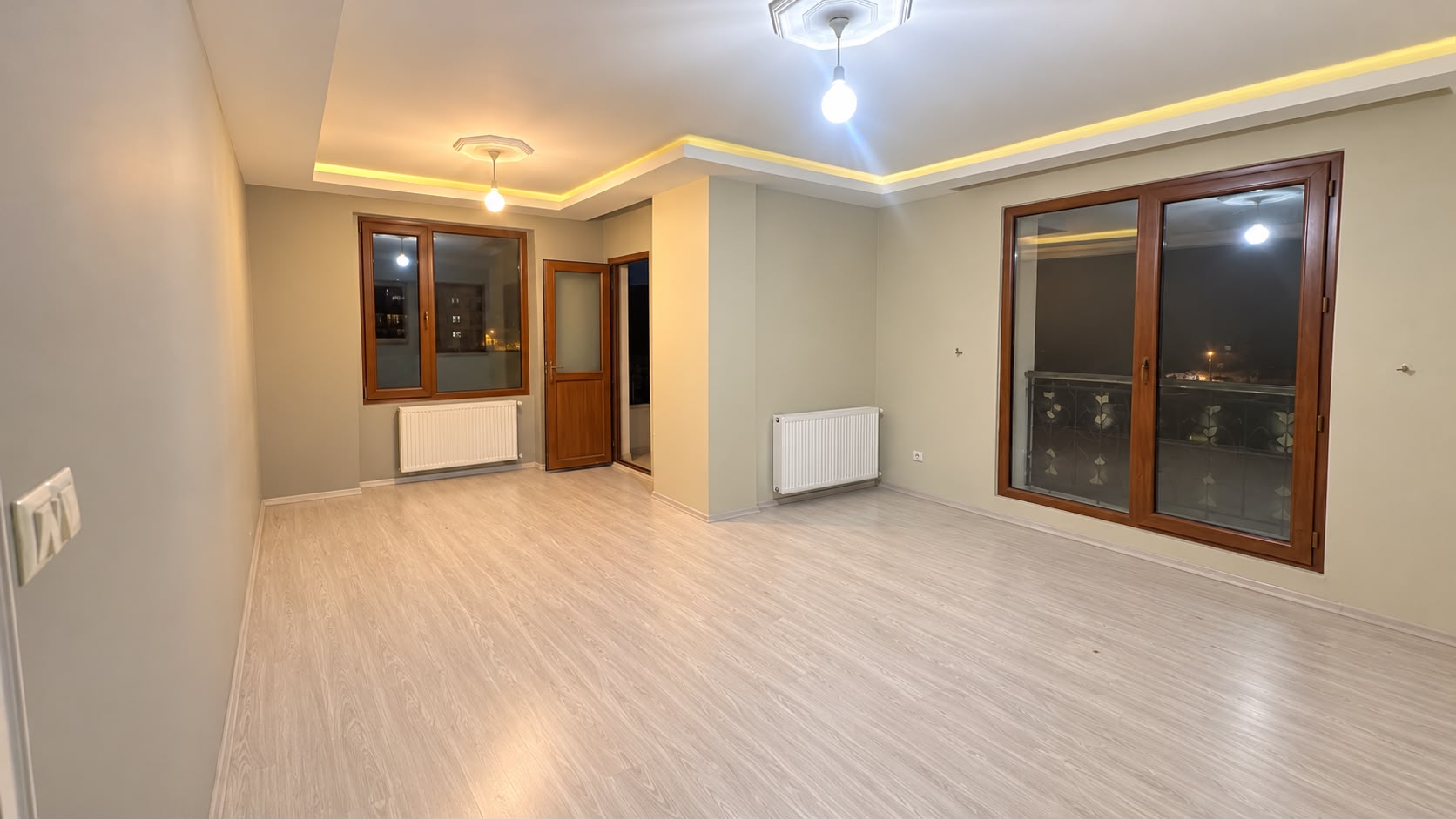 ÇEKMEKÖY EKŞİOGLU KPALI MUTFAK,EBEVEYN BANYOLU 2+1 KİRALIK DAİRE