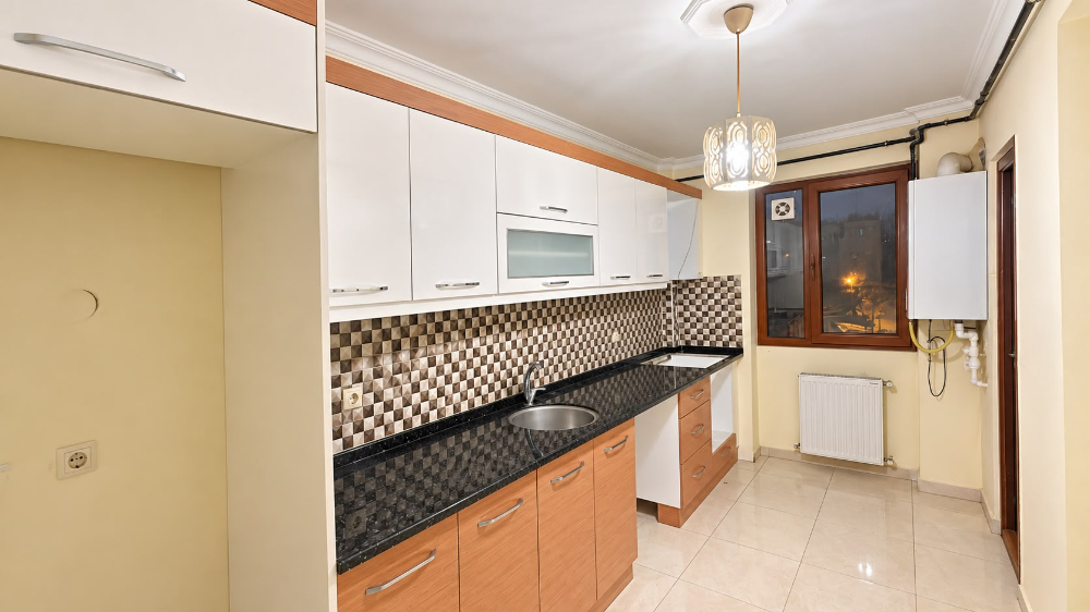 ÇEKMEKÖY EKŞİOGLU KPALI MUTFAK,EBEVEYN BANYOLU 2+1 KİRALIK DAİRE