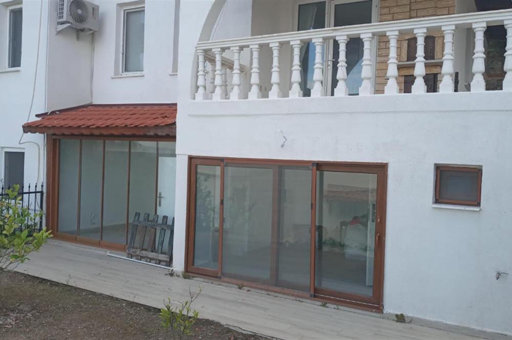 Kıyıkışlacık'da Gülüm Kıyı Sitesinde Denize Nazır Satılık Villa