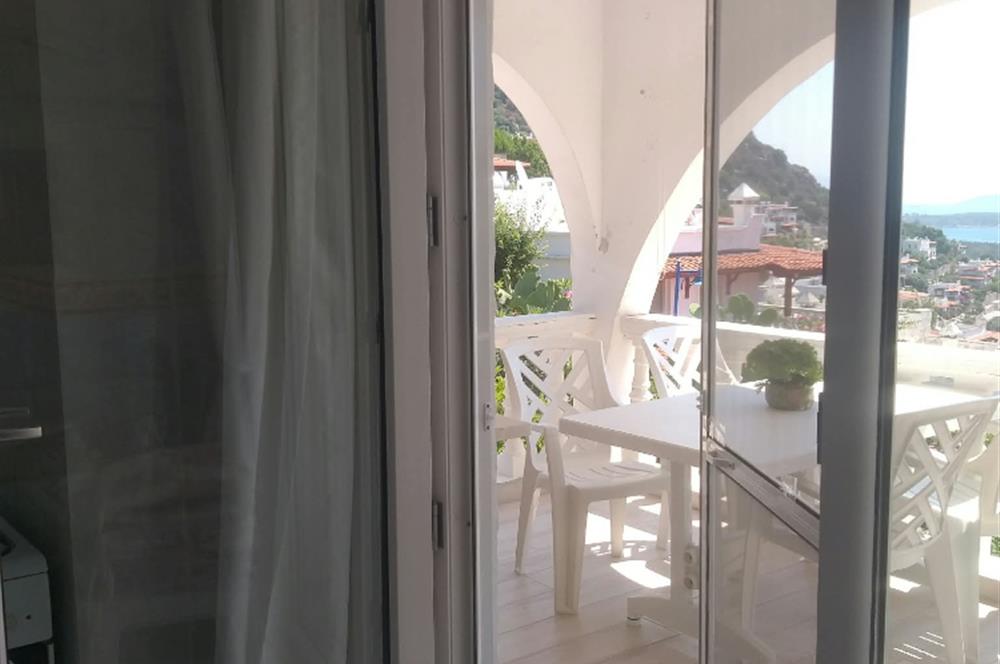 Kıyıkışlacık'da Gülüm Kıyı Sitesinde Denize Nazır Satılık Villa