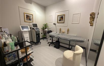 ZEKERİYAKÖY ÇARŞIDA DONANIMLI DEVREN KİRALIK GÜZELLİK SALONU