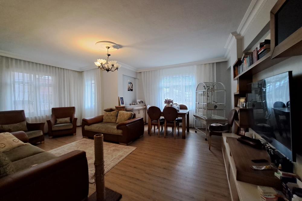 Ümraniye Cengiz Topel Caddesine ve Metroya Komşu Geniş 3+1 100m2