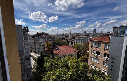 Cihangir'in Kalbinde Firuzağa Camii Karşısı En Üst Kat 3+1